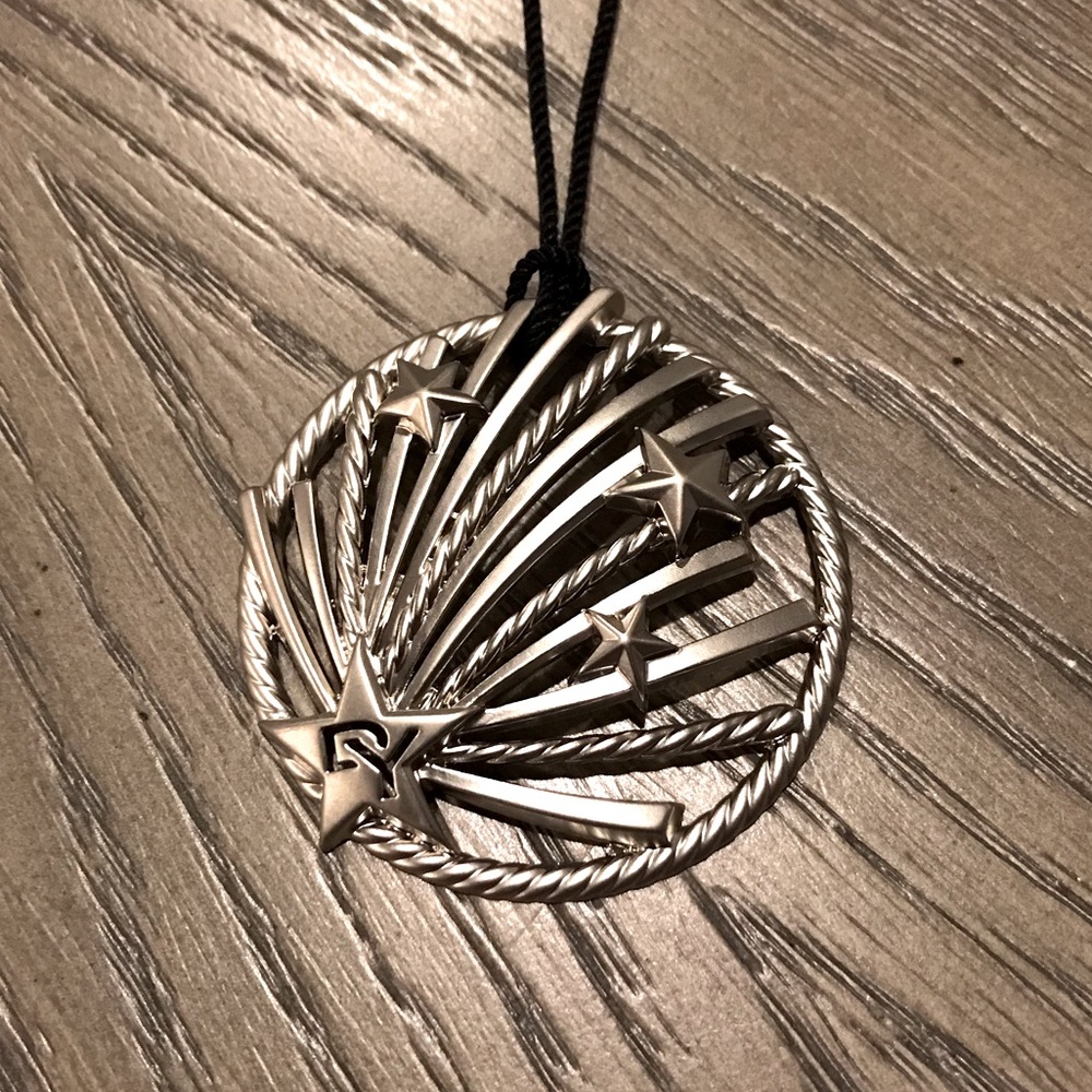 David Yurman decorative medallion and ribbon